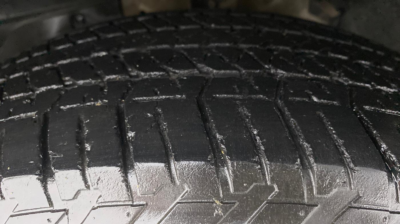 2017 Mahindra XUV500 W10 AT, Diesel, Automatic, 80,138 km, Left Front Tyre Tread