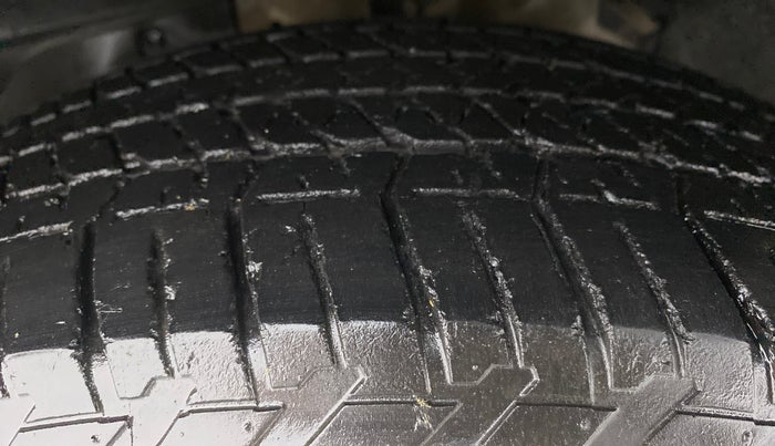 2017 Mahindra XUV500 W10 AT, Diesel, Automatic, 80,138 km, Left Front Tyre Tread