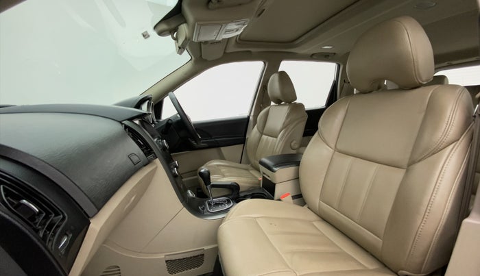 2017 Mahindra XUV500 W10 AT, Diesel, Automatic, 80,138 km, Right Side Front Door Cabin
