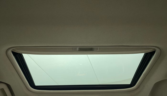 2017 Mahindra XUV500 W10 AT, Diesel, Automatic, 80,138 km, Moonroof/ Sunroof