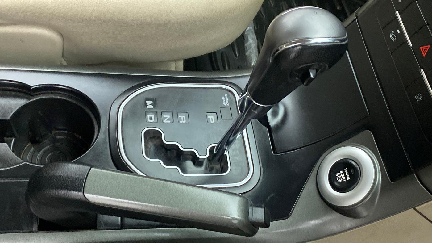 2017 Mahindra XUV500 W10 AT, Diesel, Automatic, 80,138 km, Gear Lever