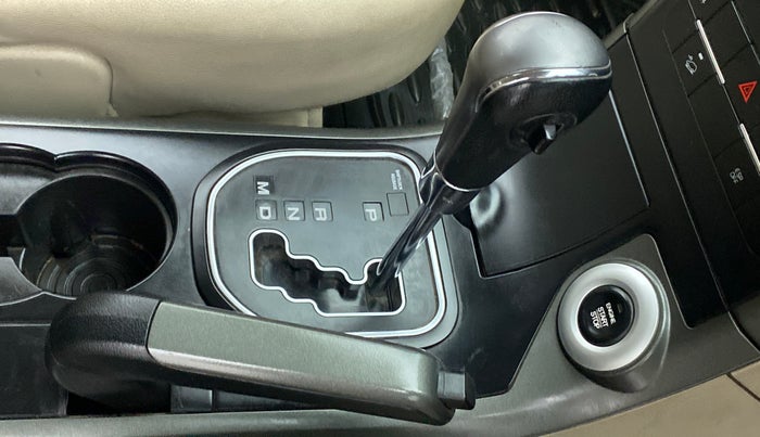 2017 Mahindra XUV500 W10 AT, Diesel, Automatic, 80,138 km, Gear Lever