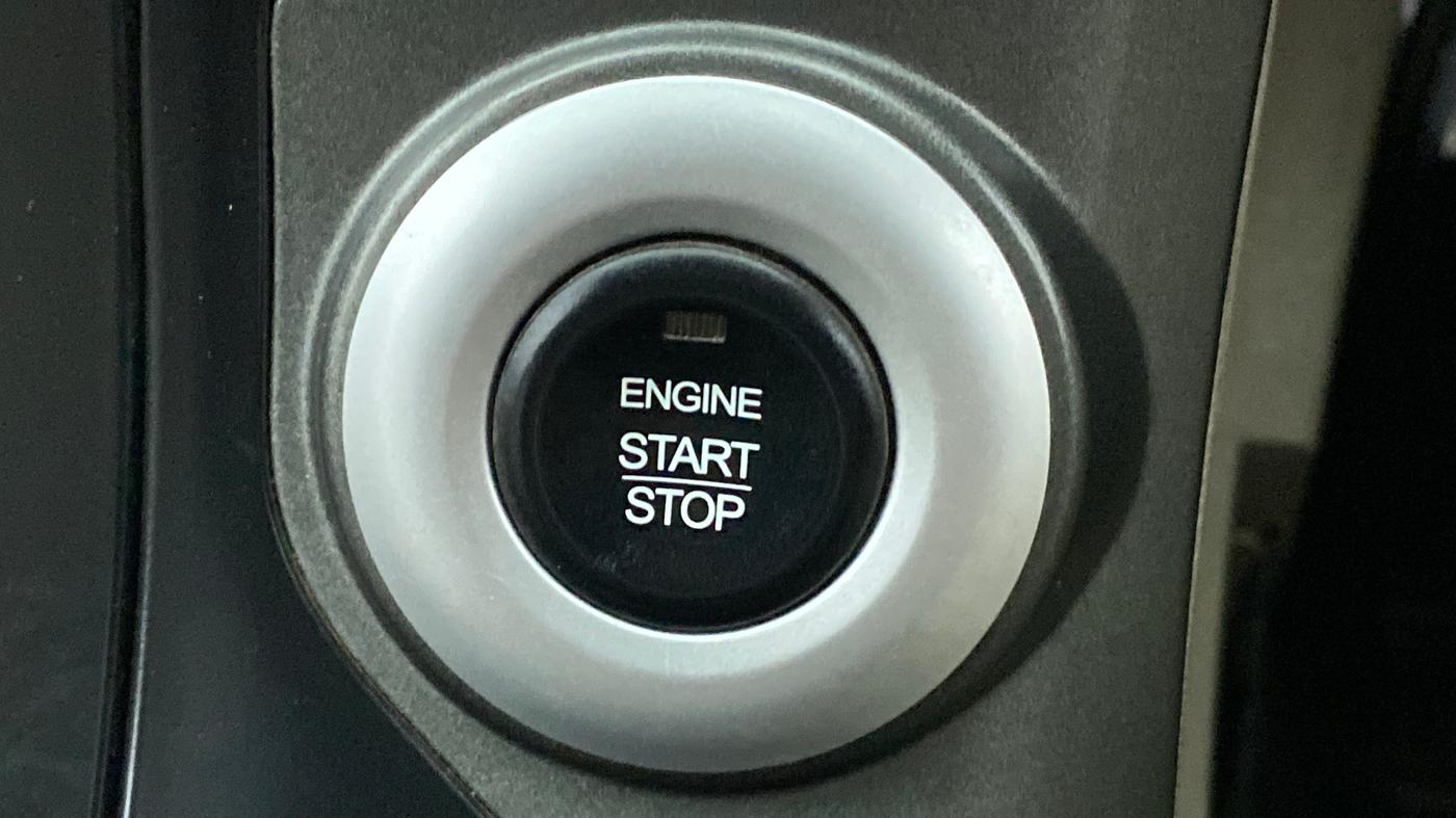 2017 Mahindra XUV500 W10 AT, Diesel, Automatic, 80,138 km, Keyless Start/ Stop Button