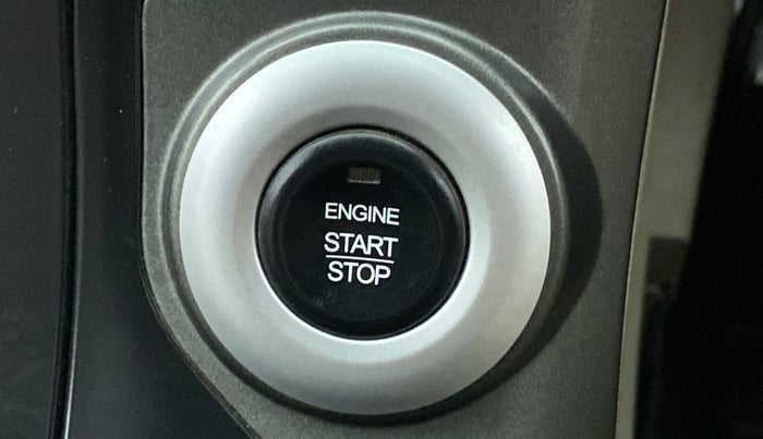 2017 Mahindra XUV500 W10 AT, Diesel, Automatic, 80,138 km, Keyless Start/ Stop Button