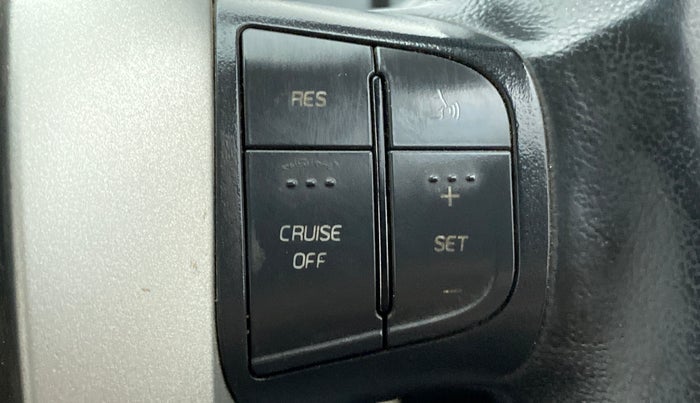 2017 Mahindra XUV500 W10 AT, Diesel, Automatic, 80,138 km, Adaptive Cruise Control