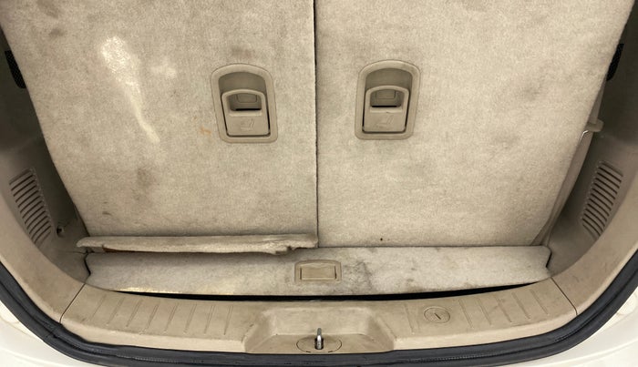 2017 Mahindra XUV500 W10 AT, Diesel, Automatic, 80,138 km, Boot Inside