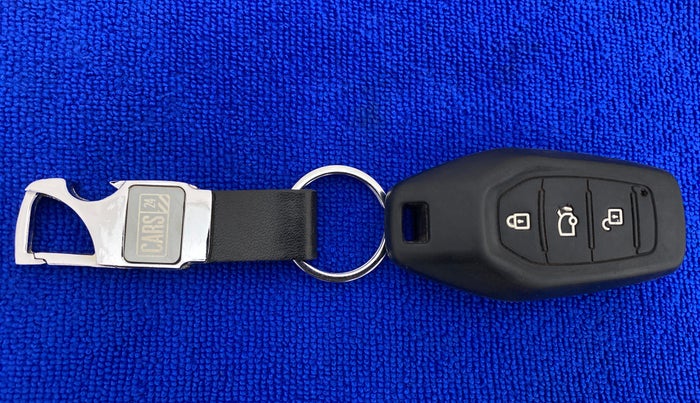 2017 Mahindra XUV500 W10 AT, Diesel, Automatic, 80,138 km, Key Close Up