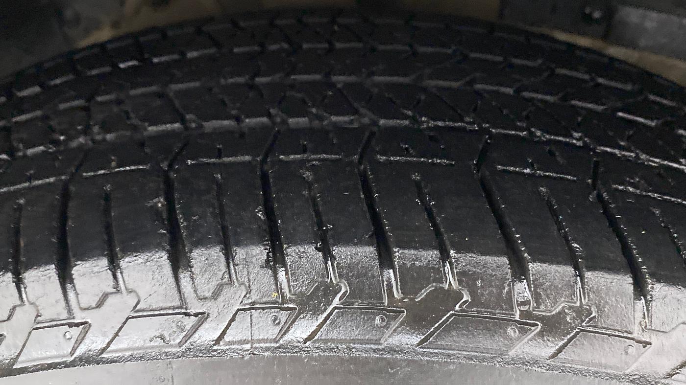 2017 Mahindra XUV500 W10 AT, Diesel, Automatic, 80,138 km, Right Front Tyre Tread