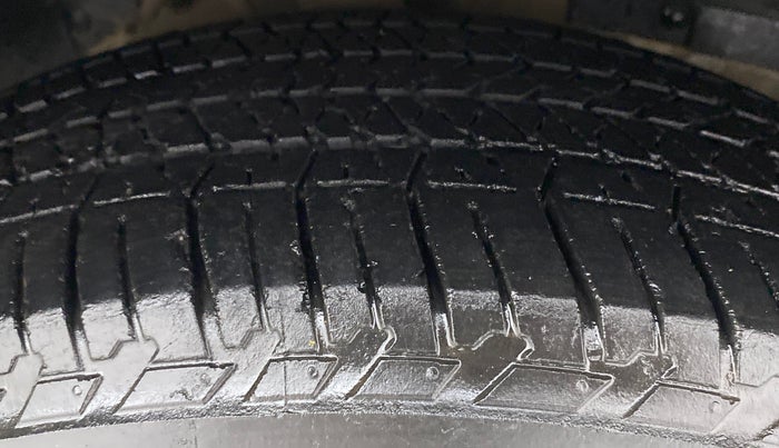 2017 Mahindra XUV500 W10 AT, Diesel, Automatic, 80,138 km, Right Front Tyre Tread