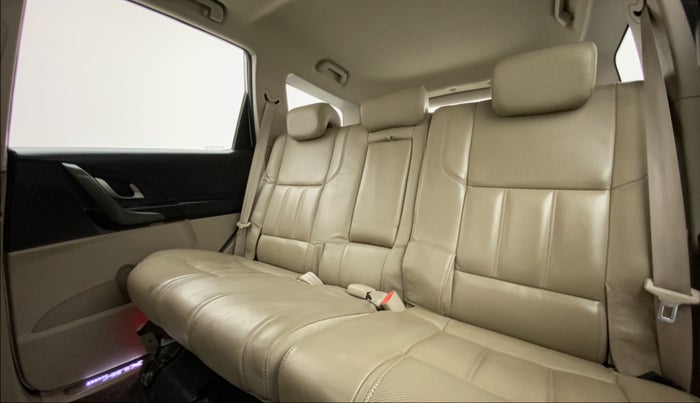 2017 Mahindra XUV500 W10 AT, Diesel, Automatic, 80,138 km, Right Side Rear Door Cabin