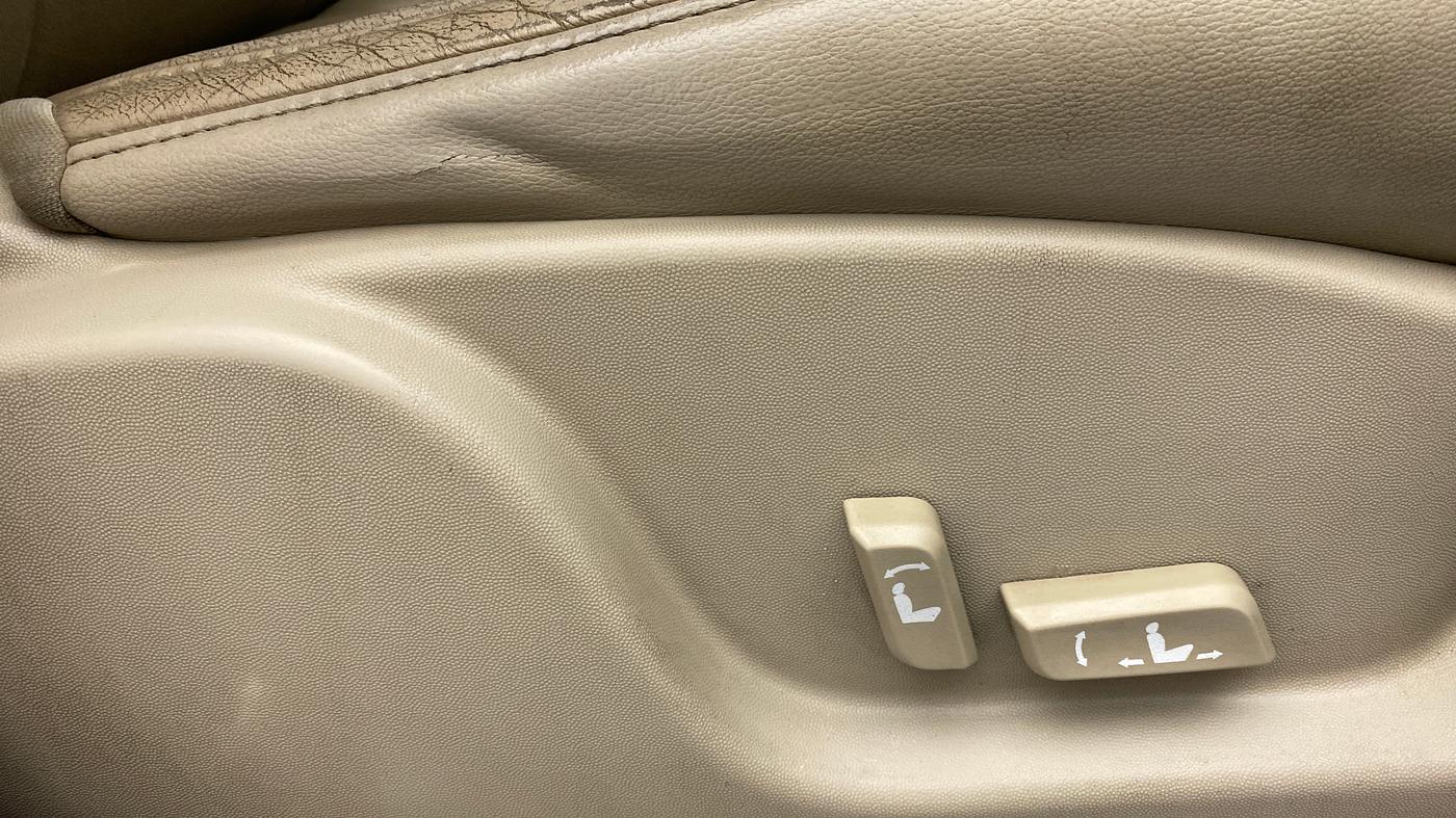 2017 Mahindra XUV500 W10 AT, Diesel, Automatic, 80,138 km, Driver Side Adjustment Panel