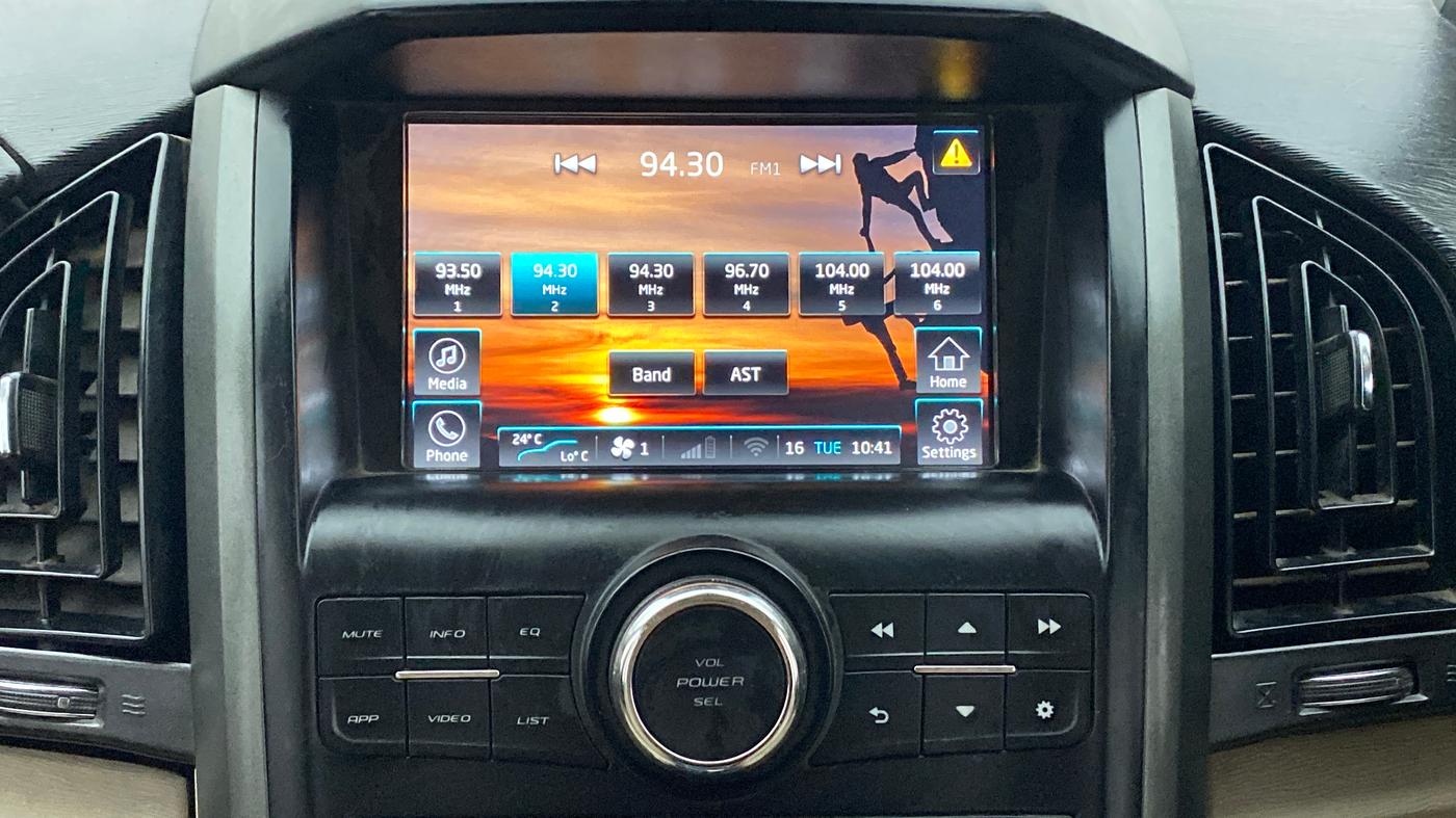 2017 Mahindra XUV500 W10 AT, Diesel, Automatic, 80,138 km, Infotainment System