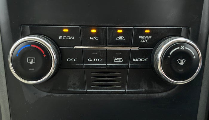 2017 Mahindra XUV500 W10 AT, Diesel, Automatic, 80,138 km, Automatic Climate Control