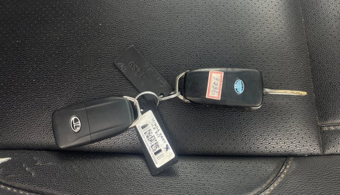 2017 Tata Hexa XT 4X4 7 STR, Diesel, Manual, 60,173 km, Key Close Up