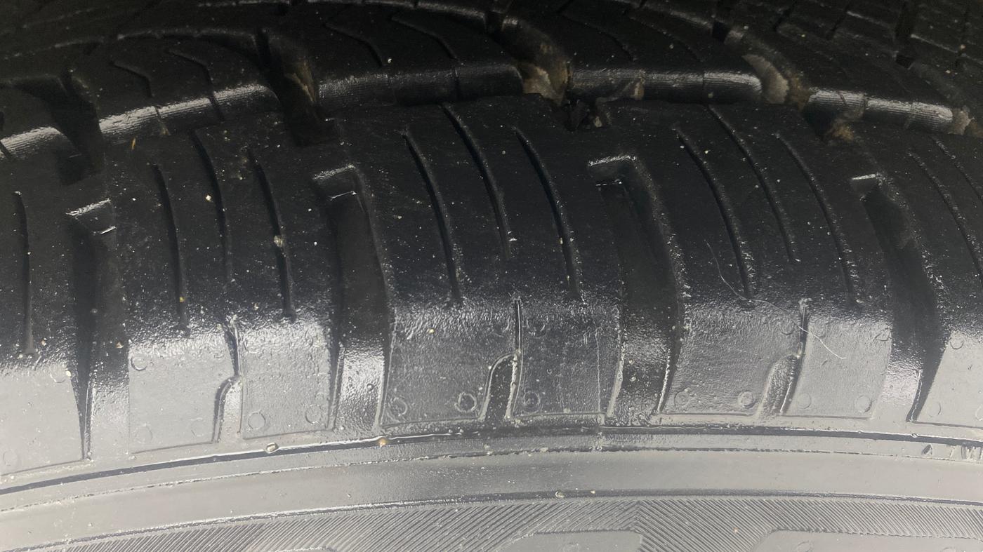 2017 Tata Hexa XT 4X4 7 STR, Diesel, Manual, 60,173 km, Left Front Tyre Tread