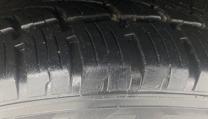 2017 Tata Hexa XT 4X4 7 STR, Diesel, Manual, 60,173 km, Left Front Tyre Tread