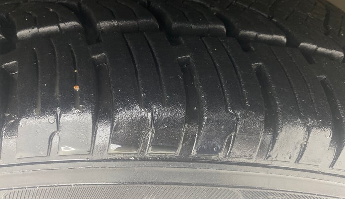 2017 Tata Hexa XT 4X4 7 STR, Diesel, Manual, 60,173 km, Right Front Tyre Tread