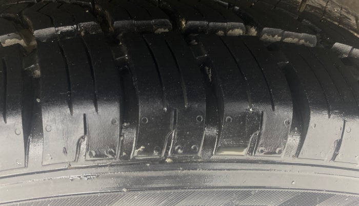 2017 Tata Hexa XT 4X4 7 STR, Diesel, Manual, 60,173 km, Left Rear Tyre Tread