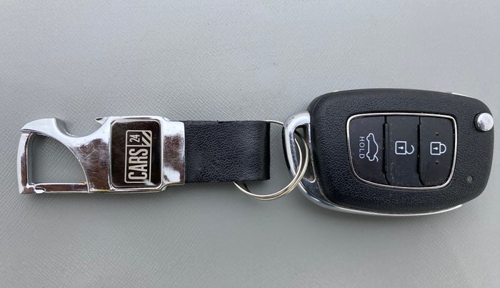 2020 Hyundai AURA S CNG, CNG, Manual, 52,232 km, Key Close Up