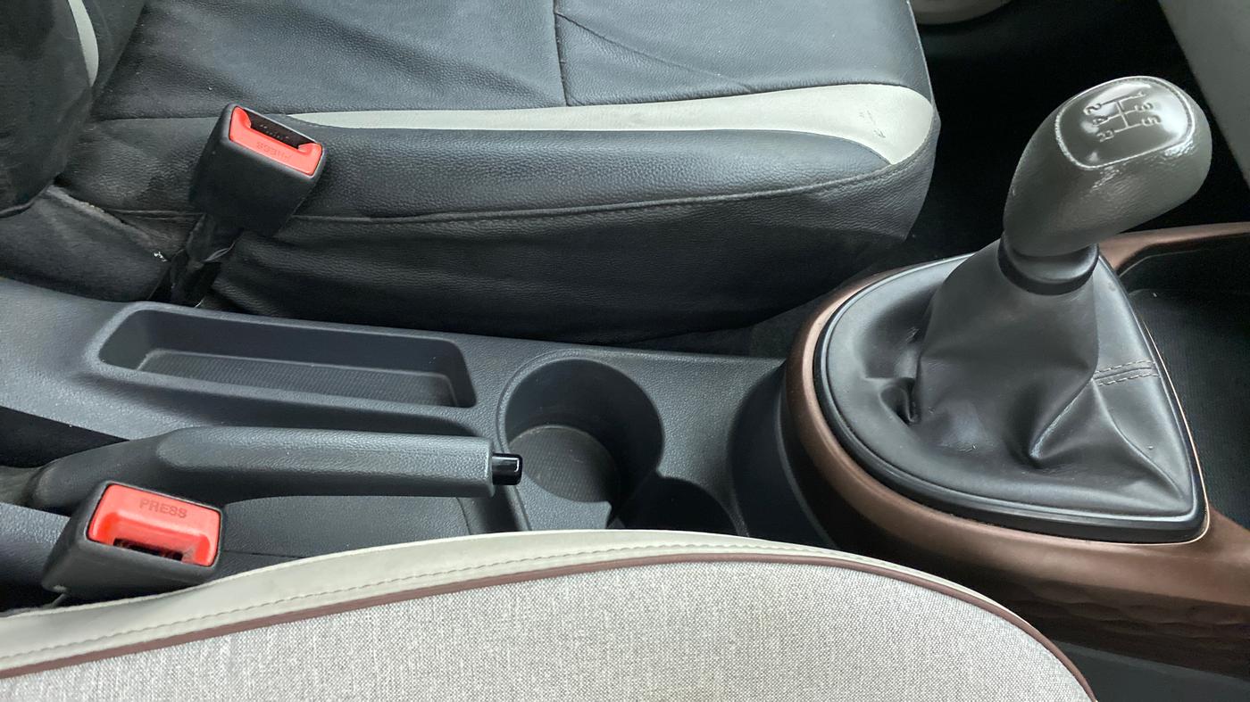 2020 Hyundai AURA S CNG, CNG, Manual, 52,232 km, Gear Lever