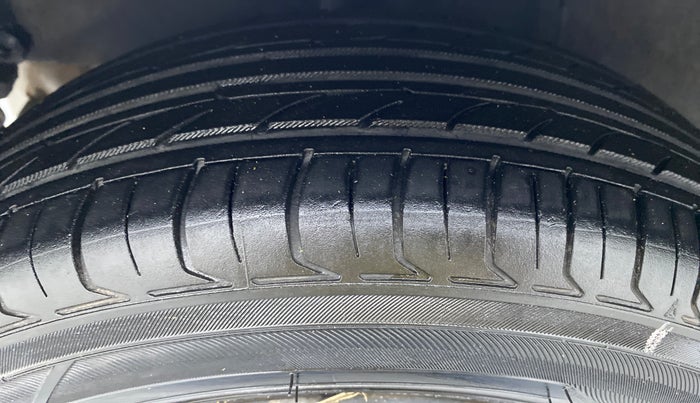 2020 Hyundai AURA S CNG, CNG, Manual, 52,232 km, Right Rear Tyre Tread