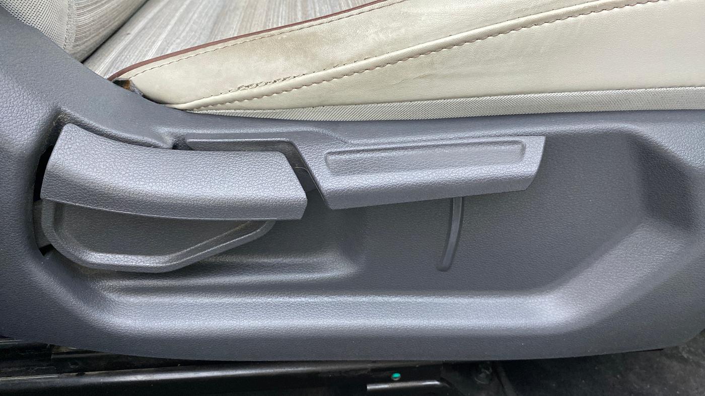 2020 Hyundai AURA S CNG, CNG, Manual, 52,232 km, Driver Side Adjustment Panel