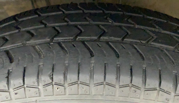 2014 Maruti Swift Dzire VXI, Petrol, Manual, 84,122 km, Left Front Tyre Tread