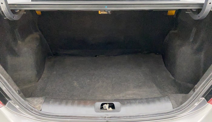 2014 Maruti Swift Dzire VXI, Petrol, Manual, 84,122 km, Boot Inside