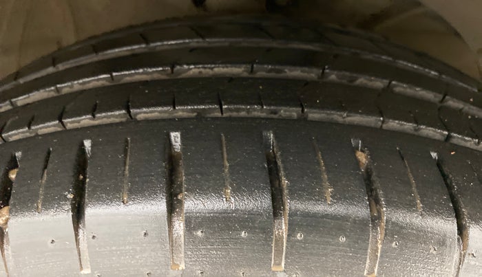 2021 Maruti Baleno ALPHA CVT PETROL 1.2, Petrol, Automatic, 19,087 km, Right Front Tyre Tread