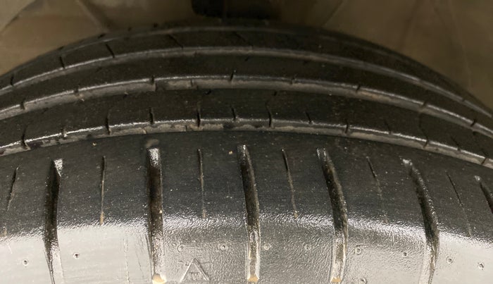 2021 Maruti Baleno ALPHA CVT PETROL 1.2, Petrol, Automatic, 19,087 km, Left Front Tyre Tread