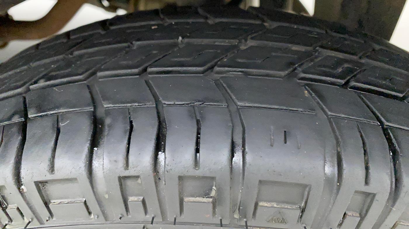 2021 Maruti Eeco 5 STR AC (O), Petrol, Manual, 24,103 km, Left Rear Tyre Tread