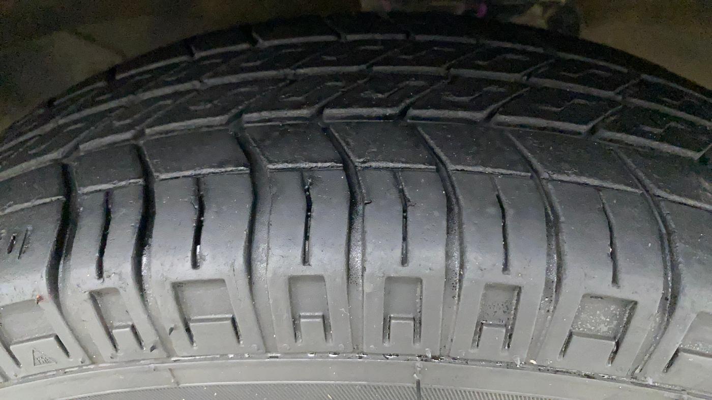 2021 Maruti Eeco 5 STR AC (O), Petrol, Manual, 24,103 km, Right Front Tyre Tread