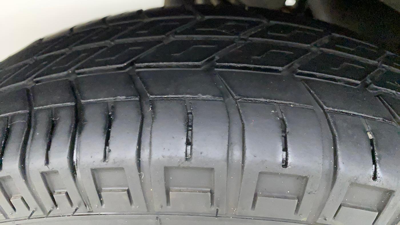 2021 Maruti Eeco 5 STR AC (O), Petrol, Manual, 24,103 km, Right Rear Tyre Tread