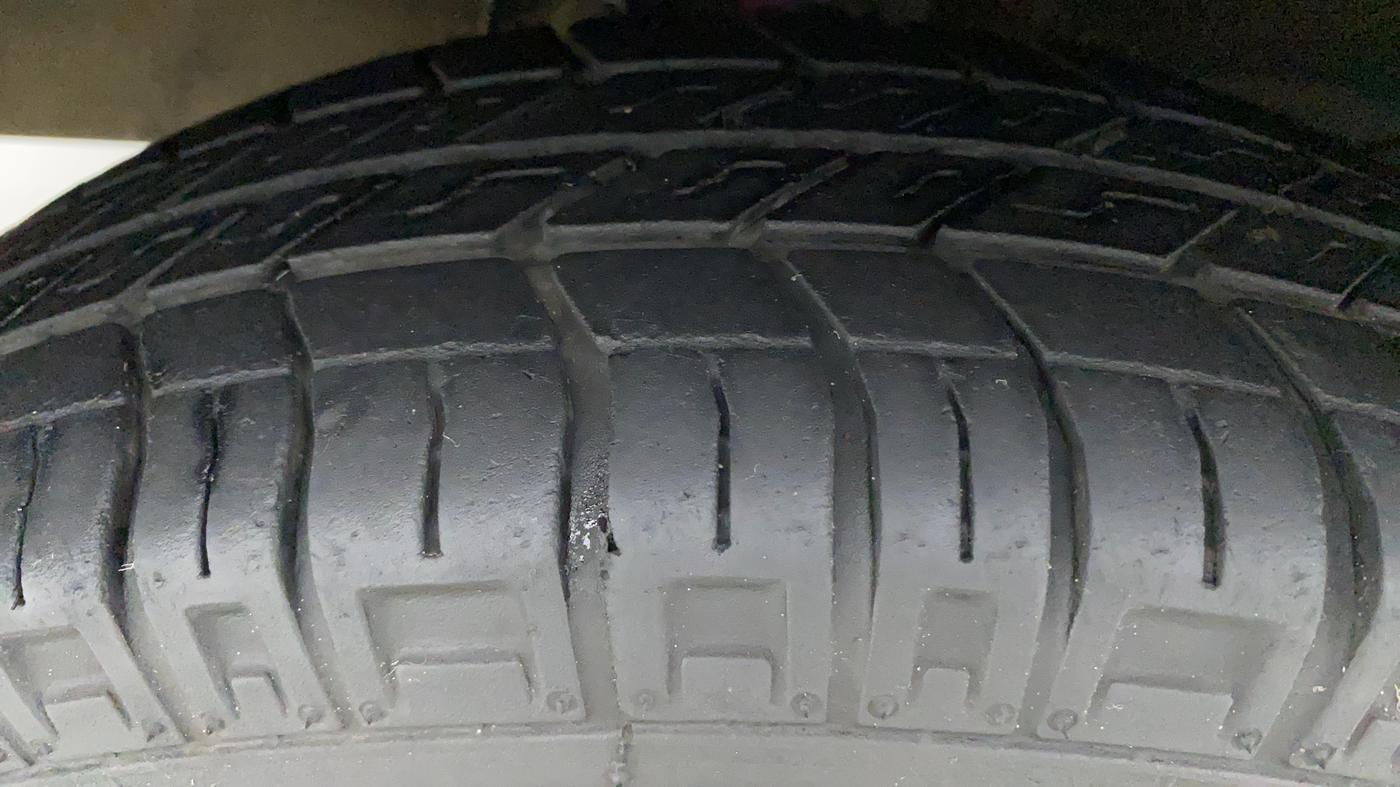 2021 Maruti Eeco 5 STR AC (O), Petrol, Manual, 24,103 km, Left Front Tyre Tread