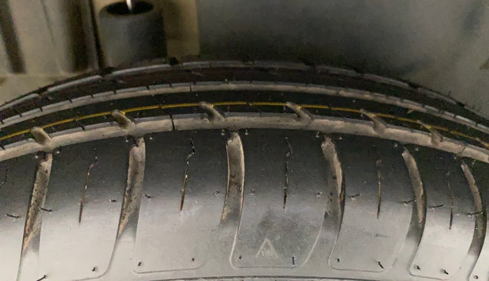 2012 Maruti Swift Dzire VXI, Petrol, Manual, 84,260 km, Right Rear Tyre Tread