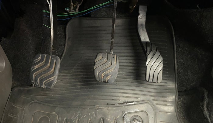 2016 Datsun Redi Go T (O), Petrol, Manual, 40,672 km, Pedals