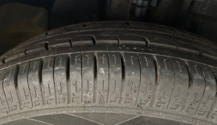 2016 Datsun Redi Go T (O), Petrol, Manual, 40,672 km, Right Front Tyre Tread