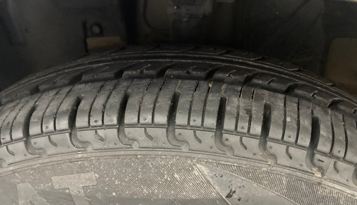 2016 Datsun Redi Go T (O), Petrol, Manual, 40,672 km, Left Front Tyre Tread