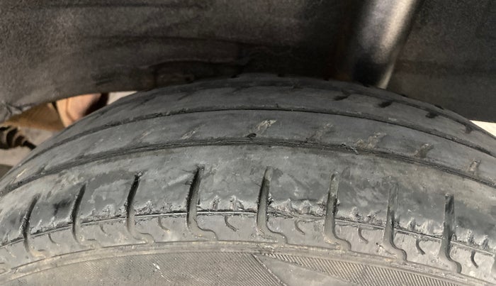 2016 Datsun Redi Go T (O), Petrol, Manual, 40,672 km, Left Rear Tyre Tread