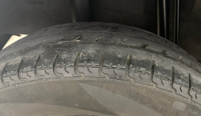 2016 Datsun Redi Go T (O), Petrol, Manual, 40,672 km, Right Rear Tyre Tread