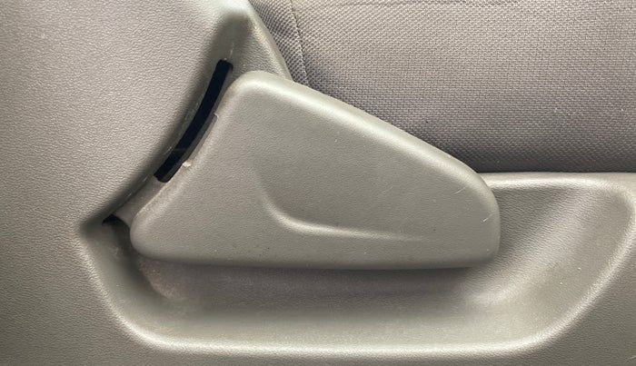 2016 Datsun Redi Go T (O), Petrol, Manual, 40,672 km, Driver Side Adjustment Panel