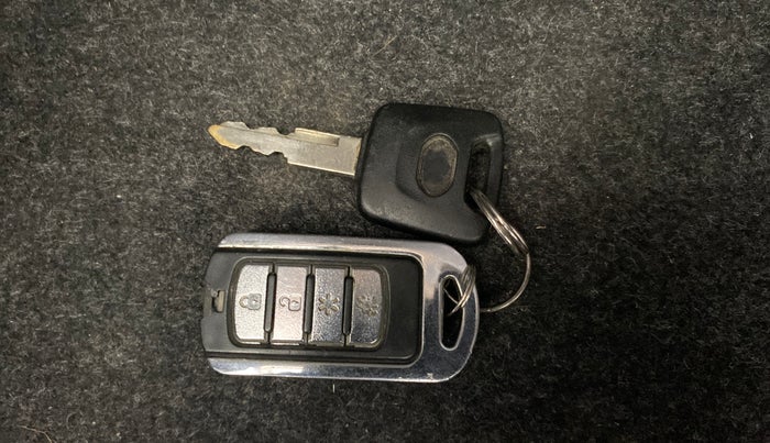 2016 Datsun Redi Go T (O), Petrol, Manual, 40,672 km, Key Close Up