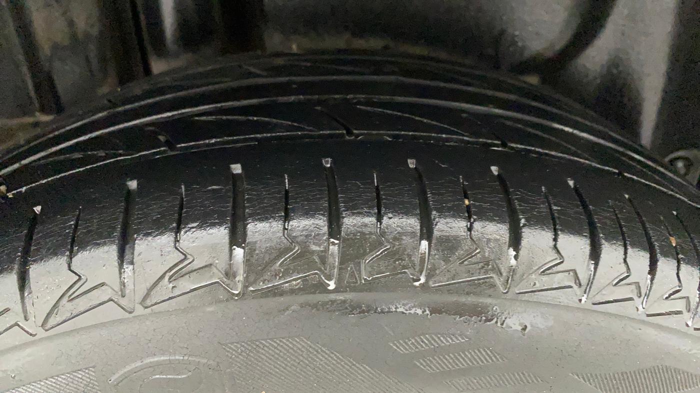 2014 Maruti Swift Dzire ZXI, Petrol, Manual, 62,842 km, Right Rear Tyre Tread