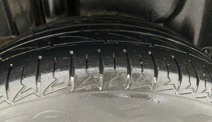 2014 Maruti Swift Dzire ZXI, Petrol, Manual, 62,842 km, Right Rear Tyre Tread