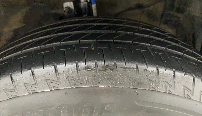 2014 Maruti Swift Dzire ZXI, Petrol, Manual, 62,842 km, Right Front Tyre Tread