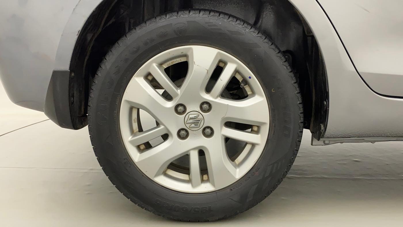 2014 Maruti Swift Dzire ZXI, Petrol, Manual, 62,842 km, Right Rear Wheel