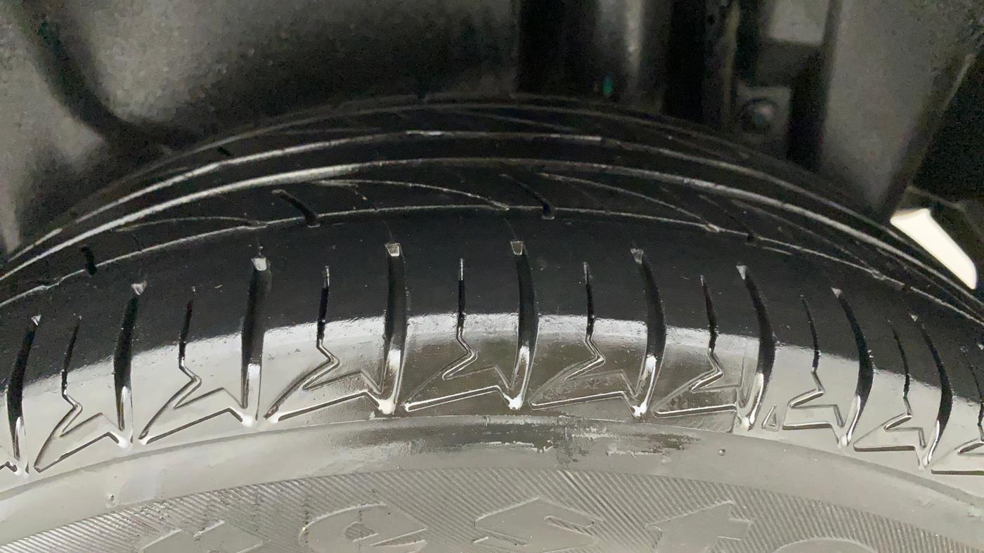 2014 Maruti Swift Dzire ZXI, Petrol, Manual, 62,842 km, Left Rear Tyre Tread