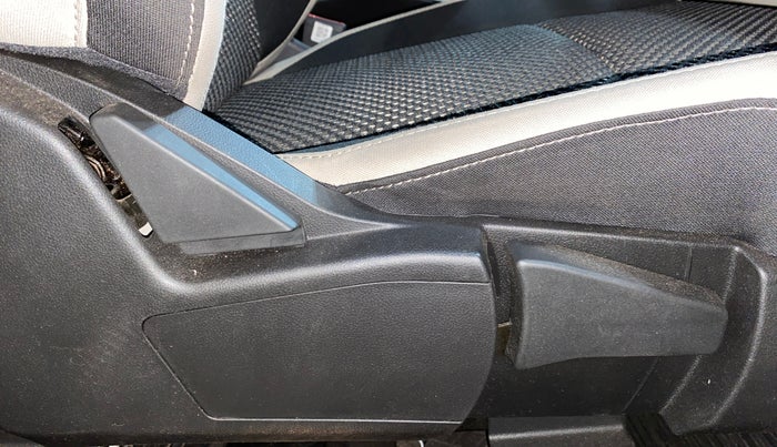 2022 Renault TRIBER RXZ, Petrol, Manual, 14,616 km, Driver Side Adjustment Panel