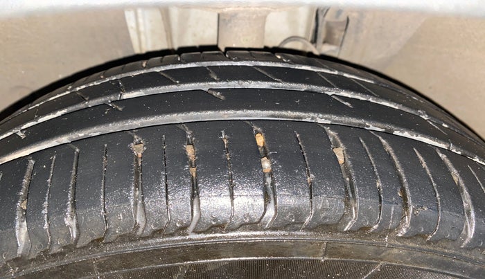 2022 Renault TRIBER RXZ, Petrol, Manual, 14,616 km, Left Front Tyre Tread