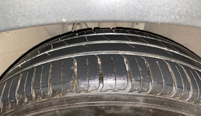 2022 Renault TRIBER RXZ, Petrol, Manual, 14,616 km, Right Front Tyre Tread